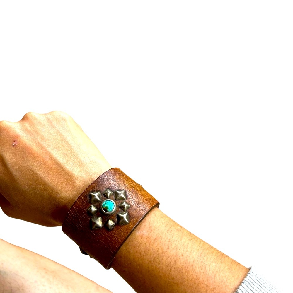 Vintage Leather Cuff with Southwestern design Turquoise and Silver Flower Design - Picture 5 of 8